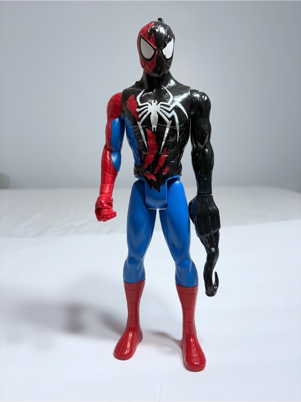 Marvel Spider -Man Venom Versus Titan Hero Series 12 in Action Figure